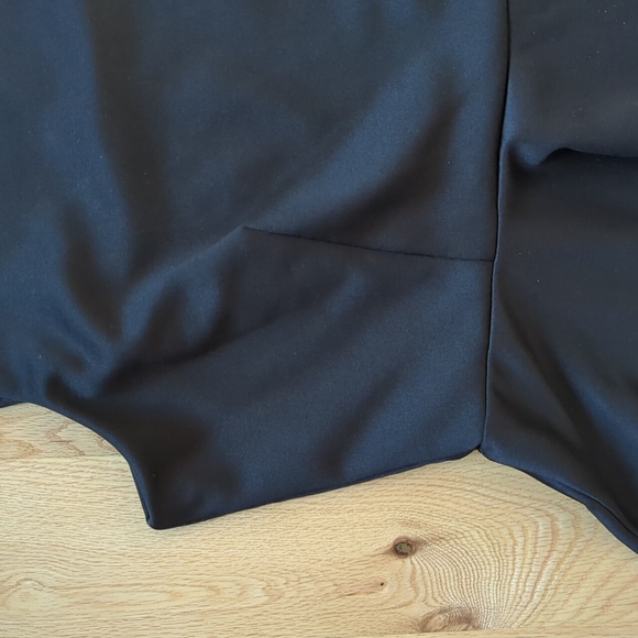 Bisou Bisou. Black Short Sleeve Peplum Top. Size XL. - Picture 7 of 10